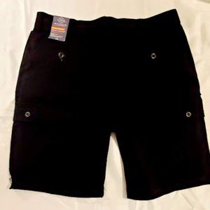 Black Mens Cargo shorts with side pockets, comfort stretch